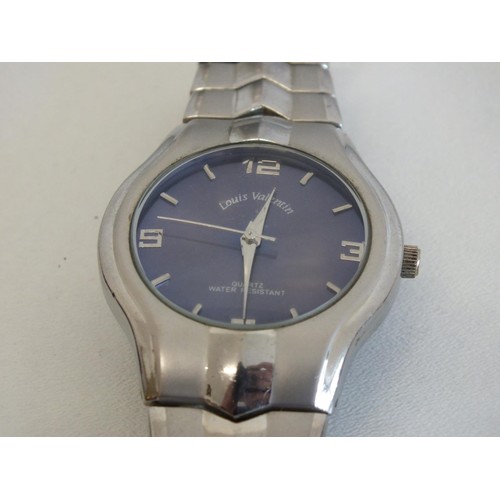 215 - GENTS WRISTWATCH - WORKING ORDER