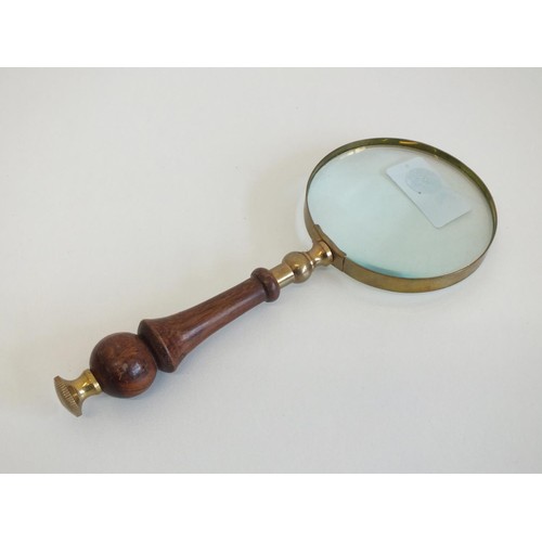 219 - WOODEN HANDLE MAGNIFYING GLASS