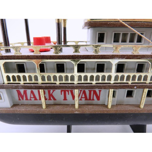 174 - MARK TWAIN PADDLE STEAM BOAT MODEL