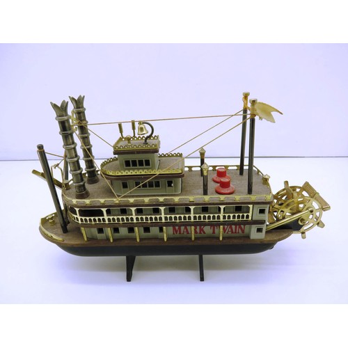 174 - MARK TWAIN PADDLE STEAM BOAT MODEL