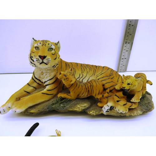 176 - COUNTRY ARTISTS TIGER AND CUB, MATERNAL DEVOTION- BOXED