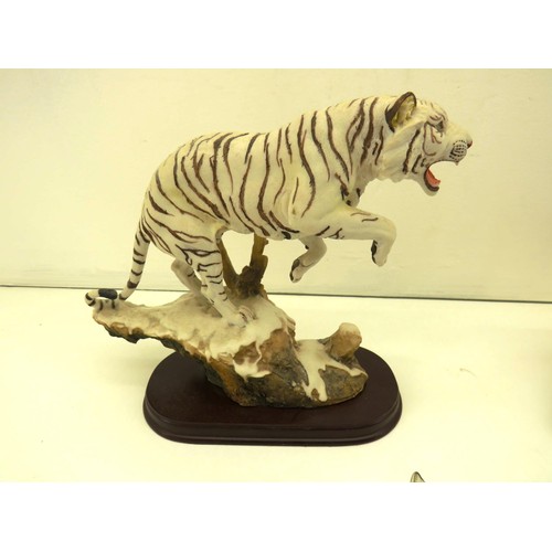 176 - COUNTRY ARTISTS TIGER AND CUB, MATERNAL DEVOTION- BOXED