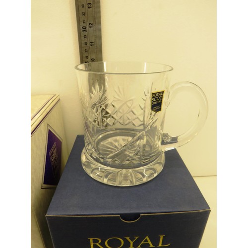 179 - LOT OF VINTAGE GLASSWARE INCLUDES SET OF THREE HUNTING SCENE GLASSES, BOXED EDINBURGH CRYSTAL