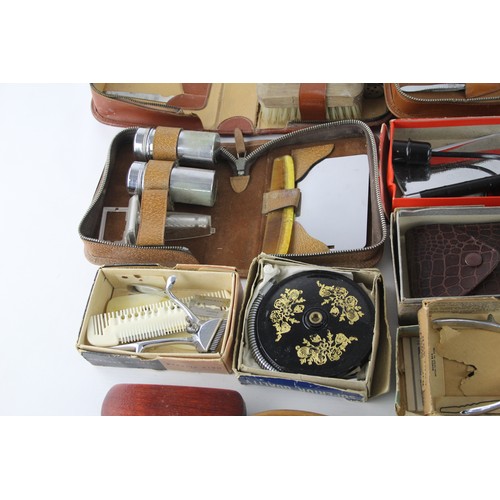 423 - Job Lot Assorted Vintage Gentleman's Grooming Inc Leather Case, Shoe Stretcher