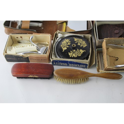 423 - Job Lot Assorted Vintage Gentleman's Grooming Inc Leather Case, Shoe Stretcher