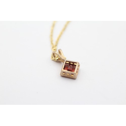 428 - 9ct gold garnet solitaire pendant necklace (2.2g)