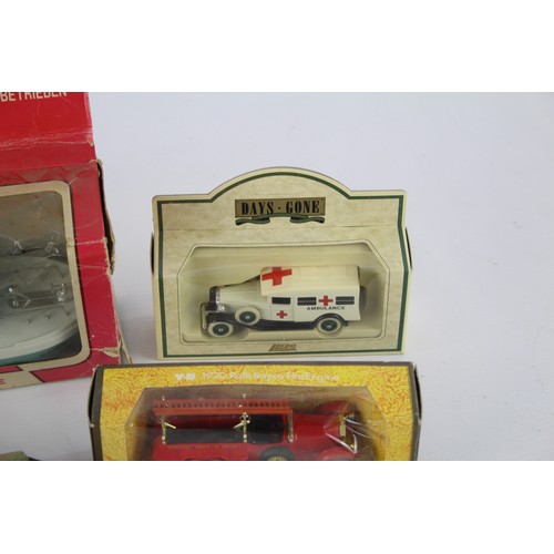 471 - 8 x Boxed Vintage Diecast Models Inc Dinky 732, Corgi 96951, Lledo, Etc