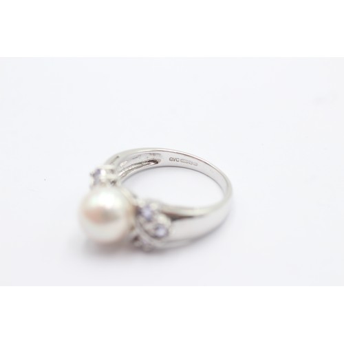 472 - 9ct white gold cultured pearl & tanzanite dress ring (3.9g) SIZE M