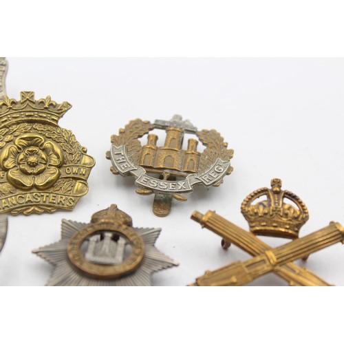 473 - 10 x Military Cap Badges Inc Essex, KSLI, Devonshire, Etc