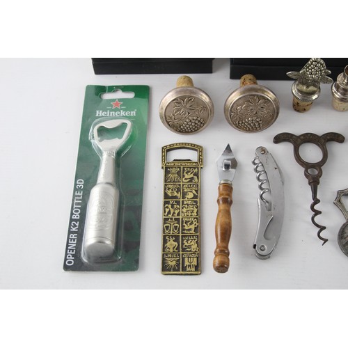 475 - 20 x Assorted Vintage BREWERIANA Corkscrews / Bottle Openers Inc Brass, Wood Etc