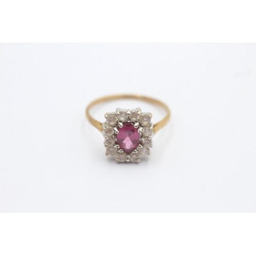 492 - 9ct gold purple garnet & clear gemstone cluster ring (2.4g) SIZE P