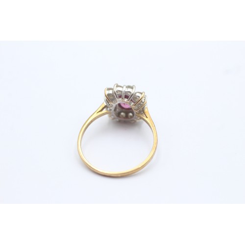 492 - 9ct gold purple garnet & clear gemstone cluster ring (2.4g) SIZE P