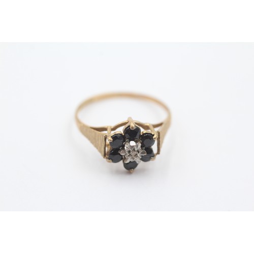 500 - 9ct gold diamond & sapphire floral cluster ring (1.7g) SIZE O