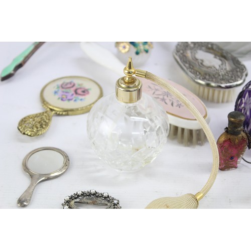 555 - 25 x Assorted Vintage LADIES VANITY Inc Hair Brush, Perfume Bottle, Mirror Etc