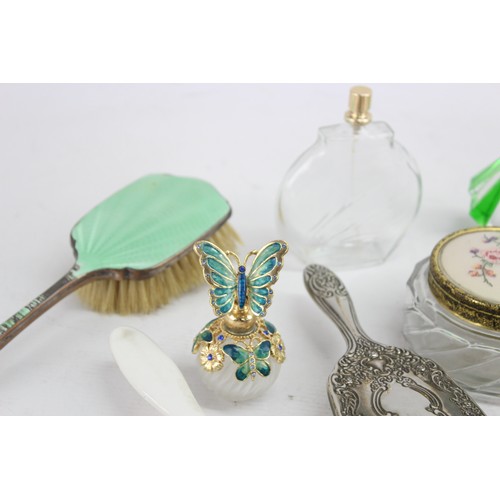 555 - 25 x Assorted Vintage LADIES VANITY Inc Hair Brush, Perfume Bottle, Mirror Etc