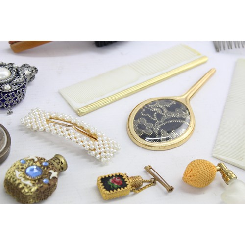 559 - 25 x Assorted Vintage LADIES VANITY Inc Hair Brush, Perfume Bottle, Mirror Etc