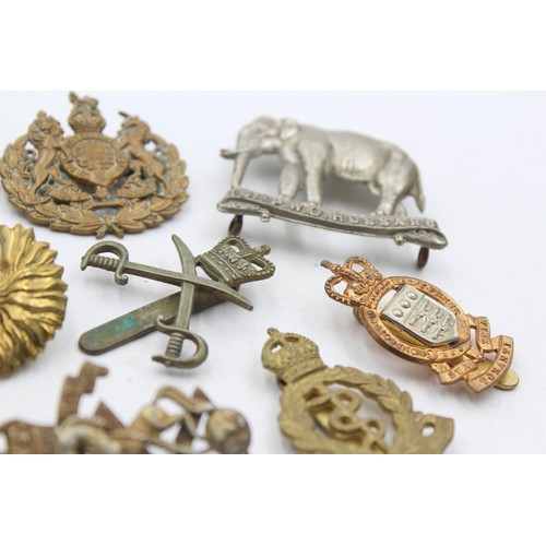 569 - 10 x Military Cap Badges Inc Connaught Rangers, RFC, Dragoon Guards, Etc