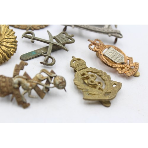 569 - 10 x Military Cap Badges Inc Connaught Rangers, RFC, Dragoon Guards, Etc