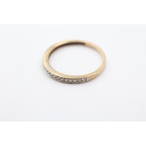 584 - 9ct gold diamond half eternity ring (1.7g) SIZE T