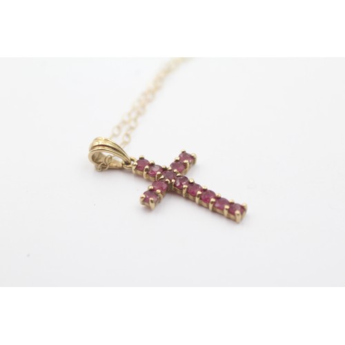 588 - 9ct gold ruby cross pendant necklace (1.2g)