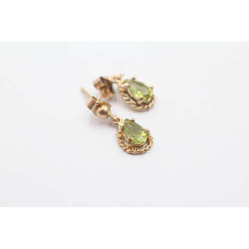 592 - 9ct gold peridot drop earrings (0.8g)