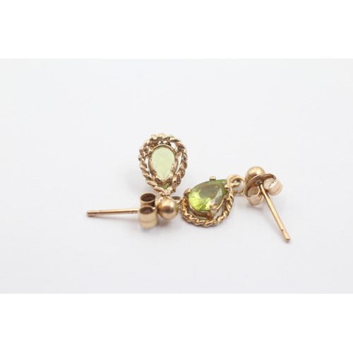 592 - 9ct gold peridot drop earrings (0.8g)