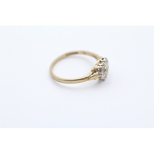 604 - 9ct gold diamond heart ring (1.6g) SIZE M