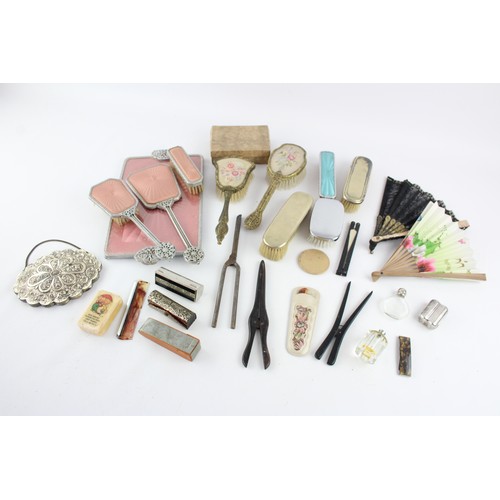 607 - 25 x Assorted Vintage LADIES VANITY Inc Hair Brush, Fan, Mirror Etc