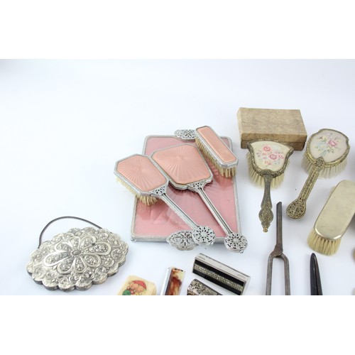 607 - 25 x Assorted Vintage LADIES VANITY Inc Hair Brush, Fan, Mirror Etc