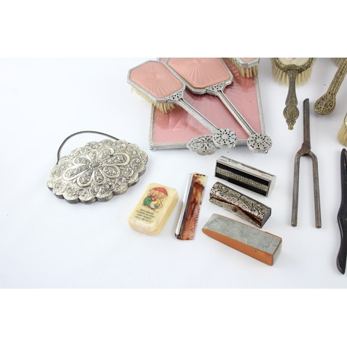 607 - 25 x Assorted Vintage LADIES VANITY Inc Hair Brush, Fan, Mirror Etc