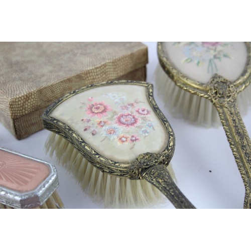 607 - 25 x Assorted Vintage LADIES VANITY Inc Hair Brush, Fan, Mirror Etc