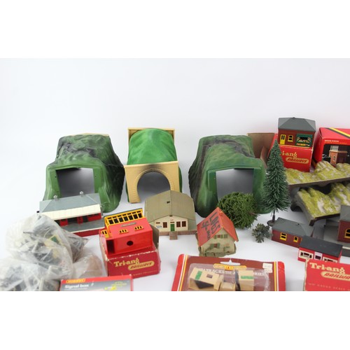 609 - Job Lot TRAIN Accessories Inc. HORNBY DUBLO, TRIANG Boxed