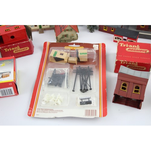 609 - Job Lot TRAIN Accessories Inc. HORNBY DUBLO, TRIANG Boxed