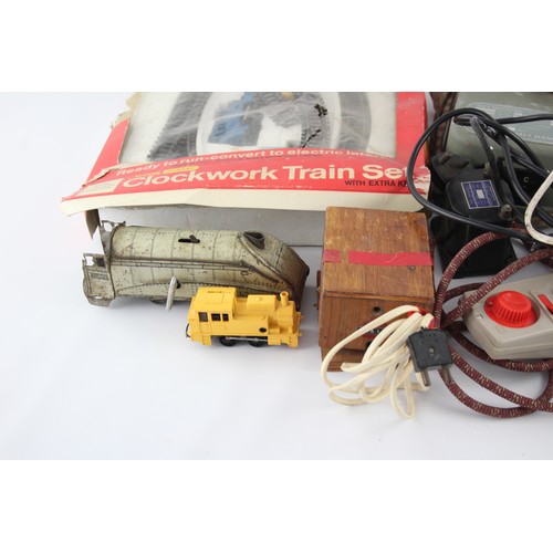 610 - Job Lot Of Railway / Trains Inc. Clockwork Train Set