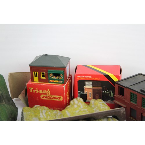 609 - Job Lot TRAIN Accessories Inc. HORNBY DUBLO, TRIANG Boxed