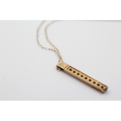 643 - 9ct gold diamond bar pendant necklace (1.6g)