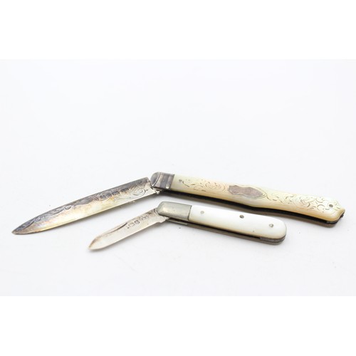 647 - 2 x Antique Hallmarked .925 STERLING SILVER Knives w/ MOP Handle (31g)