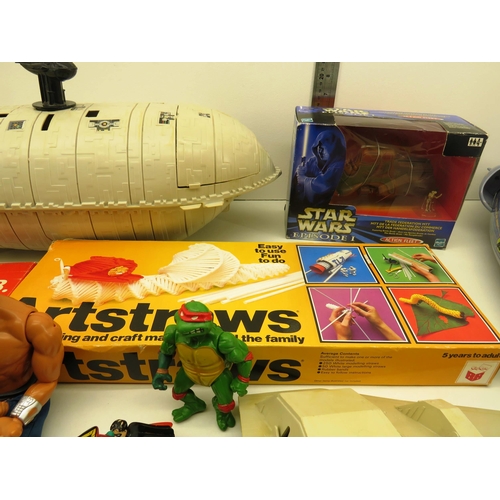 102 - SELECTION OF TOYS & COMICS TO INCLUDE STAR WARS, TOY STORY AND MORE