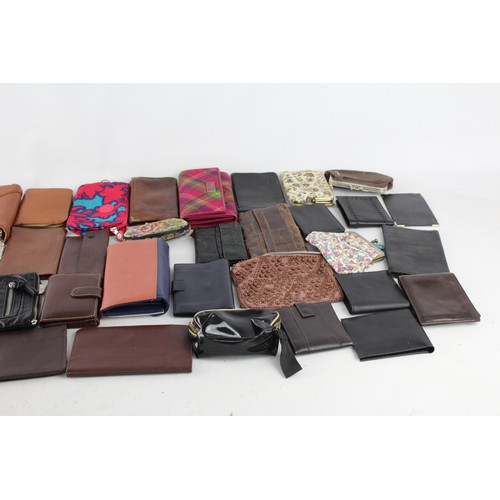 108 - 40 x Assorted Ladies / Gents PURSES & WALLETS Inc Kipling, Novelty, Leather etc