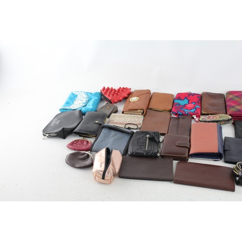 108 - 40 x Assorted Ladies / Gents PURSES & WALLETS Inc Kipling, Novelty, Leather etc