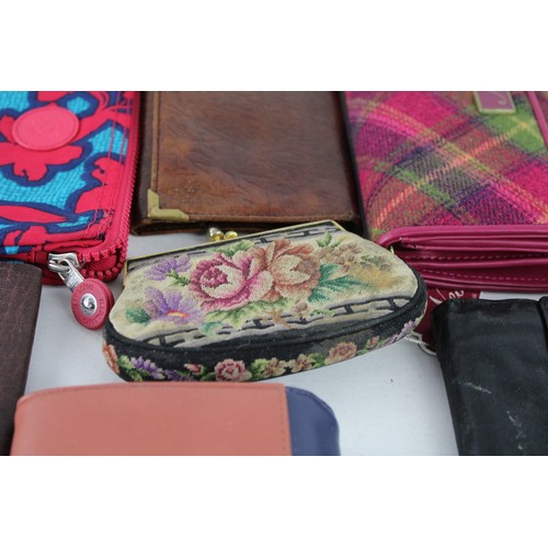 108 - 40 x Assorted Ladies / Gents PURSES & WALLETS Inc Kipling, Novelty, Leather etc