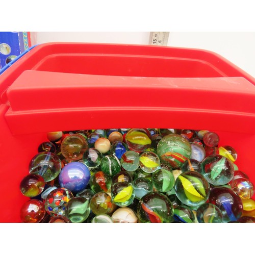 126 - COLLECTION OF ASSORTED MARBLES