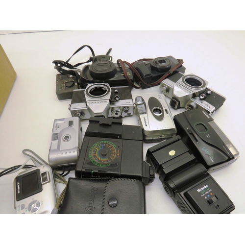 140 - BOX OF MIXED CAMERAS AND ACCESSOIRES