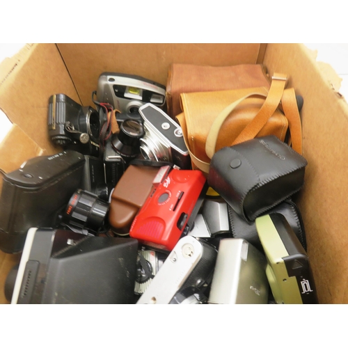 140 - BOX OF MIXED CAMERAS AND ACCESSOIRES