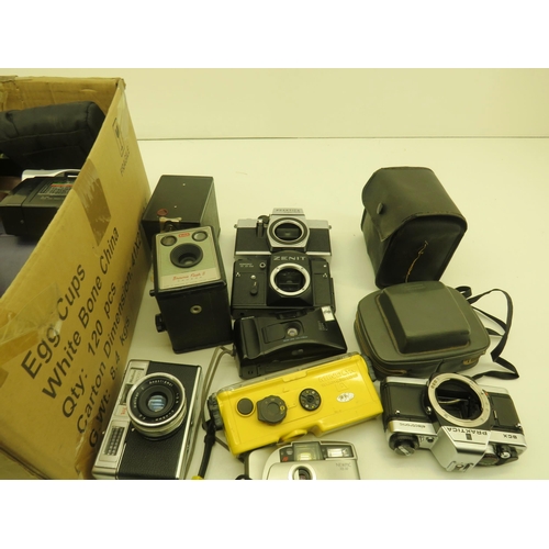 141 - BOX OF MIXED CAMERAS AND ACCESSOIRES