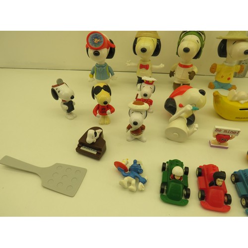 157 - LARGE QUANTITY McDONALDS SNOOPY TOYS