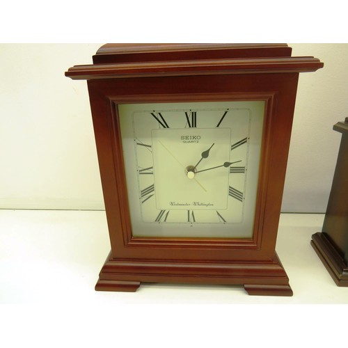 89 - TWO WOOD CASED BATTERY OPERATED MANTEL CLOCKS AND REGULATOR A CLOCK 31 DAY WITH BRASS BOBBIN AND KEY... 