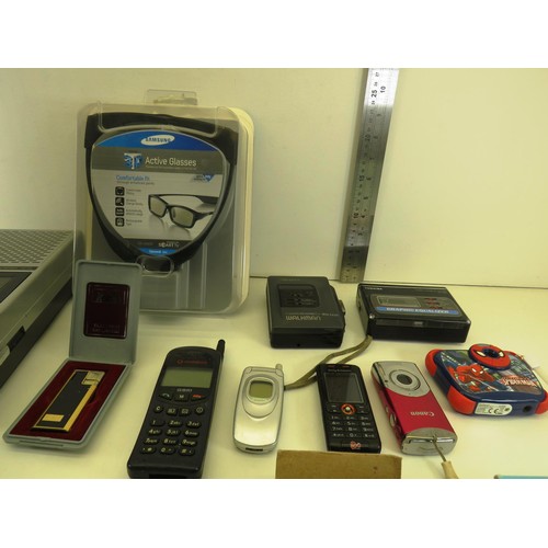 262 - SELECTION OF ELECTRONICS INCLUDING MOBILE PHONES, CASSETTE PLAEY, WALKMAN ETC