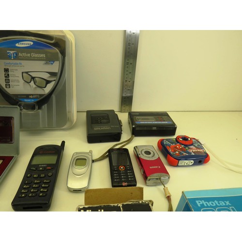 262 - SELECTION OF ELECTRONICS INCLUDING MOBILE PHONES, CASSETTE PLAEY, WALKMAN ETC