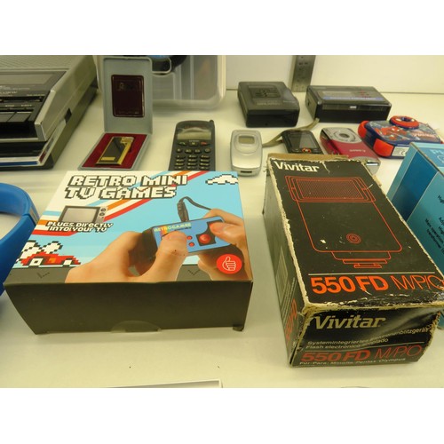 262 - SELECTION OF ELECTRONICS INCLUDING MOBILE PHONES, CASSETTE PLAEY, WALKMAN ETC